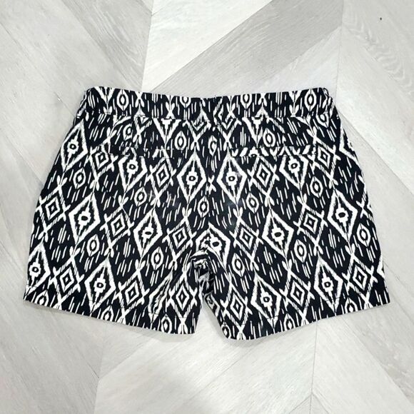 Old Navy Black and White Women's 100 % Cotton  Shorts, Side 6 - Picture 3 of 4